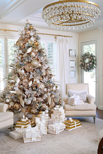 Elegant Christmas tree