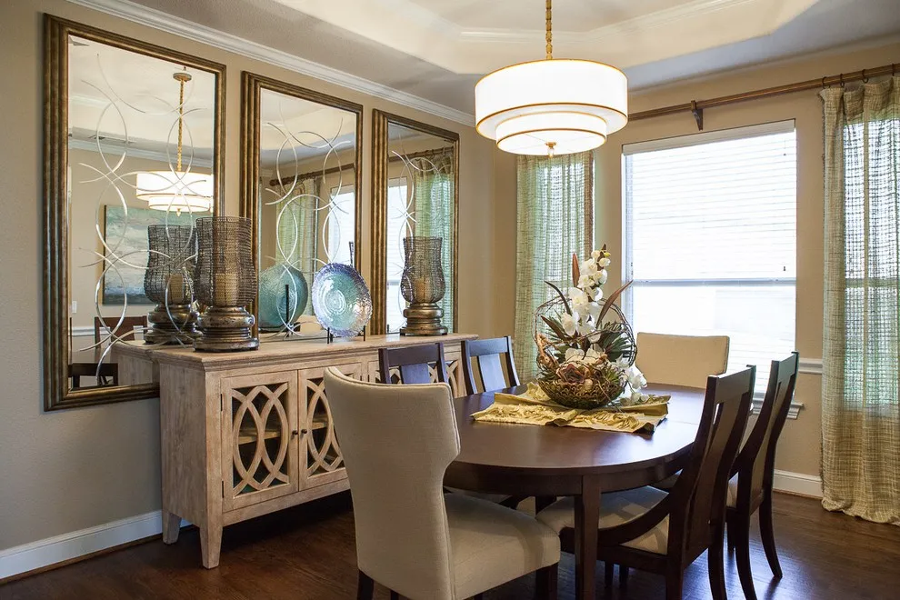 Reflective surfaces is a must in this room