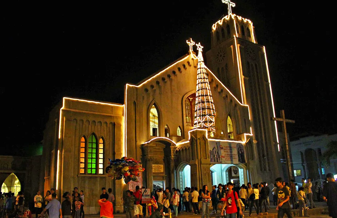 Filipino Christmas traditions where people go to church pre-dawn or a midnight mass.