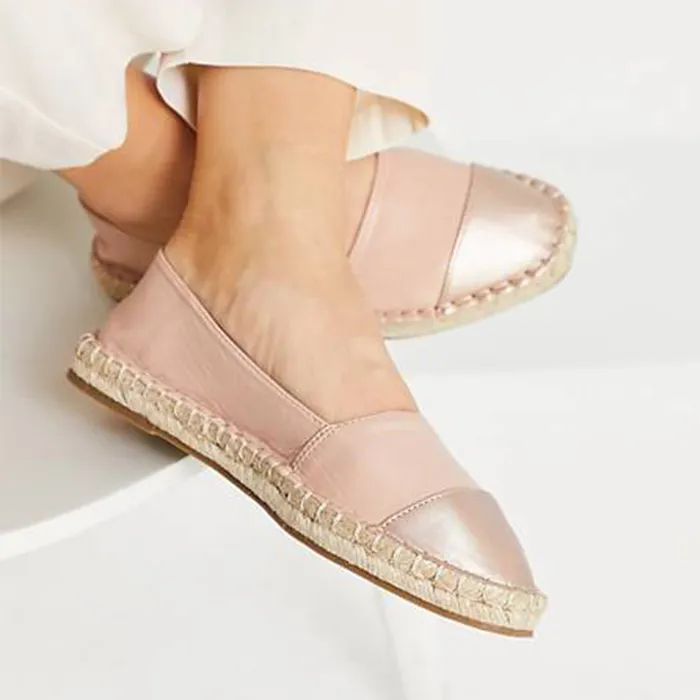 flat shoe for comfortable travel and casual wear