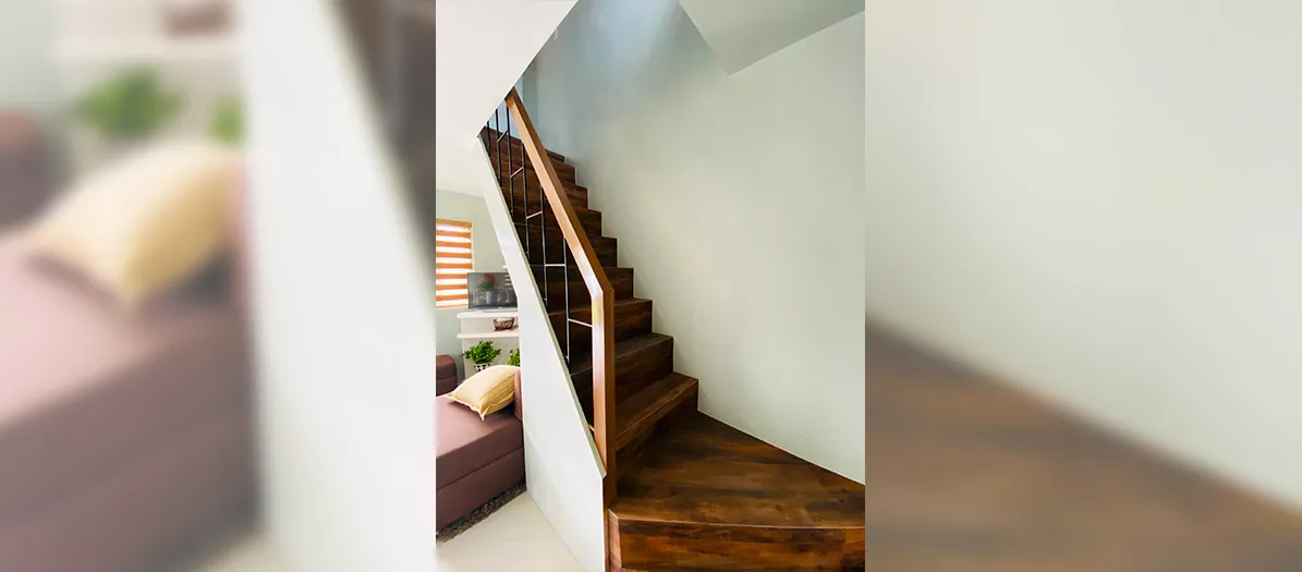 /assets/properties-project-gallery/Lumina-Bauan/lumina-bauan-header/lumina-bauan-angelique-home-sample-staircase.webp