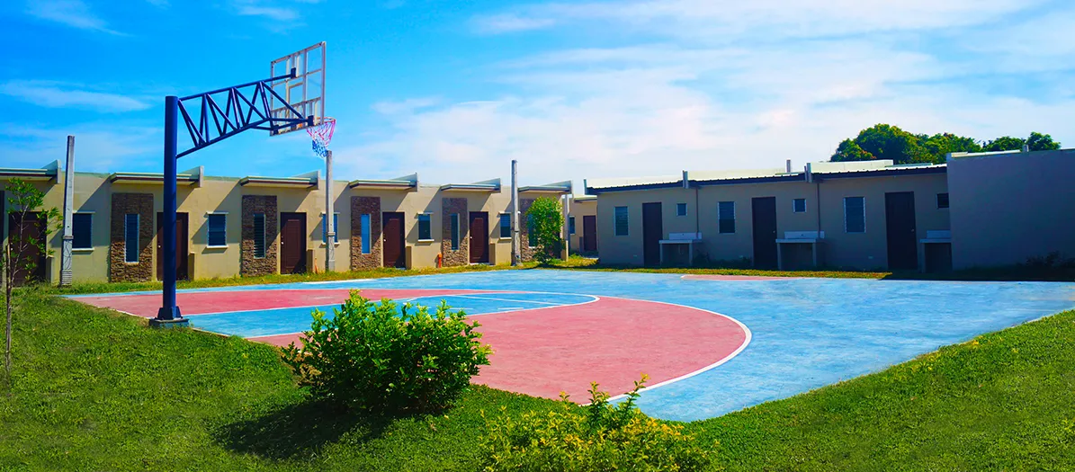 /assets/properties-project-gallery/Lumina-Pampanga/lumina-pampanga-header/lumina-pampanga-basketball-court.webp